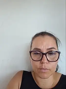 Snapshot of MariaPau_83 chatting on 06-10-26, 06:31 MariaPau 83 online show from 06-10-26, 06:31