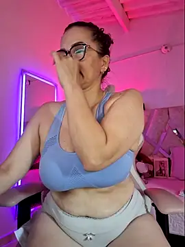 Snapshot of MariaPau_83 chatting on 04-19-26, 03:02 MariaPau 83 online show from 04-19-26, 03:02