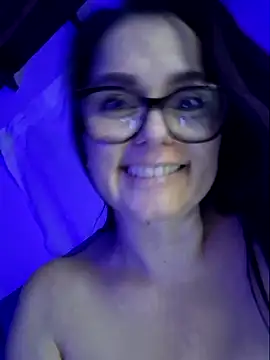 Snapshot of MariaPau_83 chatting on 05-27-26, 01:57 MariaPau 83 online show from 05-27-26, 01:57