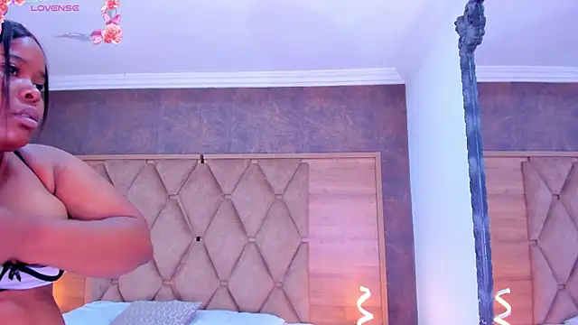 Snapshot of Rianamanson chatting on 11-03-25, 04:39 Rianamanson online show from 11-03-25, 04:39