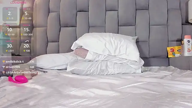 Snapshot of Rianamanson chatting on 03-05-25, 08:21 Rianamanson online show from 03-05-25, 08:21