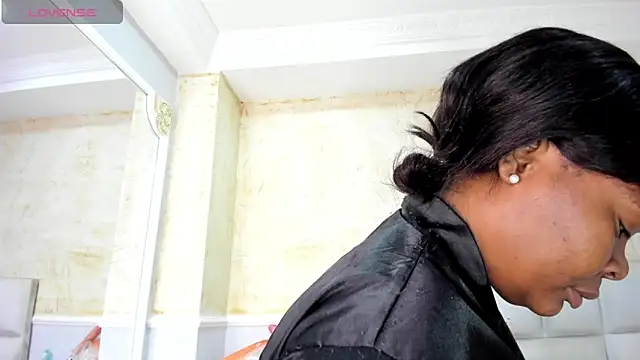 Snapshot of Rianamanson chatting on 09-09-25, 05:39 Rianamanson online show from 09-09-25, 05:39