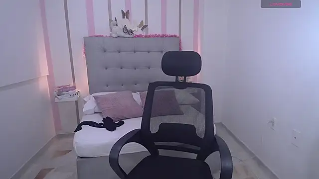 Anthonela love  online show from 12-04-25, 12:04