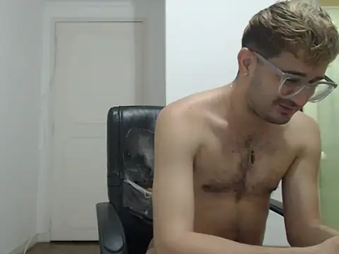 Snapshot of peterannaud chatting on 01-11-25, 11:02 peterannaud online show from 01-11-25, 11:02