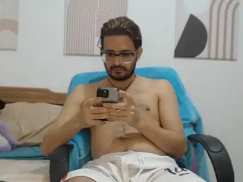 Snapshot of peterannaud chatting on 11-16-25, 12:10 peterannaud online show from 11-16-25, 12:10