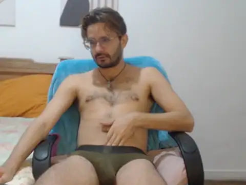 Snapshot of peterannaud chatting on 10-08-25, 11:34 peterannaud online show from 10-08-25, 11:34