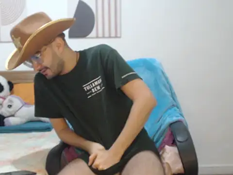 Snapshot of peterannaud chatting on 10-10-25, 11:22 peterannaud online show from 10-10-25, 11:22