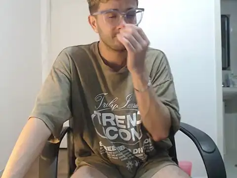 Snapshot of peterannaud chatting on 01-13-25, 11:41 peterannaud online show from 01-13-25, 11:41