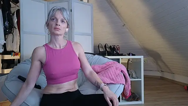 Sabdeluxe online show from 11-13-25, 09:35