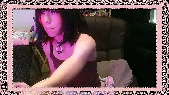 Snapshot of crystalxh chatting on 10-16-25, 07:11 crystalxh online show from 10-16-25, 07:11