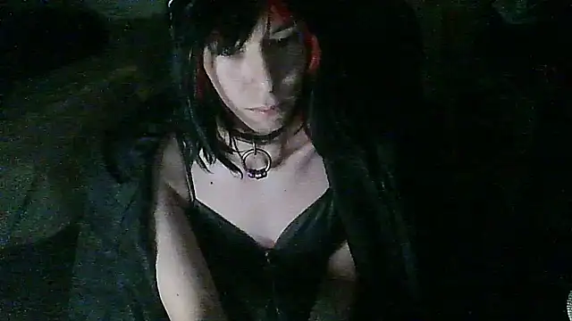 Snapshot of crystalxh chatting on 10-10-25, 08:31 crystalxh online show from 10-10-25, 08:31