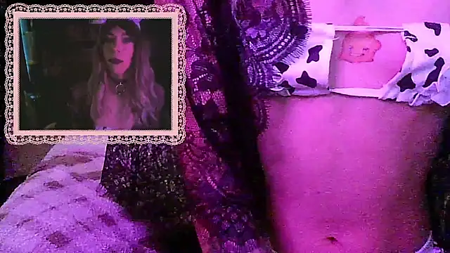 Snapshot of crystalxh chatting on 10-22-25, 05:23 crystalxh online show from 10-22-25, 05:23