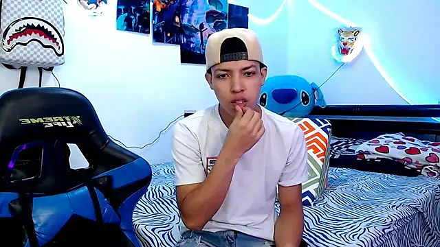 Snapshot of littleyork chatting on 02-05-25, 04:36 littleyork online show from 02-05-25, 04:36