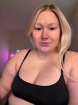 Snapshot of PiggyRose chatting on 09-20-25, 10:48 PiggyRose online show from 09-20-25, 10:48