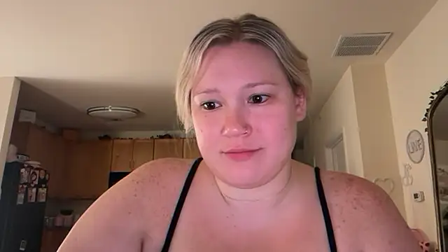 Snapshot of PiggyRose chatting on 07-13-26, 02:00 PiggyRose online show from 07-13-26, 02:00