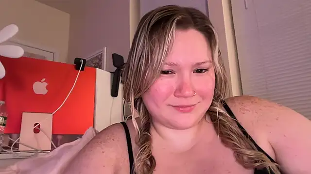 Snapshot of PiggyRose chatting on 06-20-26, 01:54 PiggyRose online show from 06-20-26, 01:54