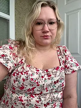 Snapshot of PiggyRose chatting on 07-24-26, 10:50 PiggyRose online show from 07-24-26, 10:50