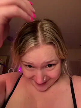 PiggyRose online show from 05-06-26, 01:42