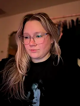 Snapshot of PiggyRose chatting on 10-01-25, 12:27 PiggyRose online show from 10-01-25, 12:27