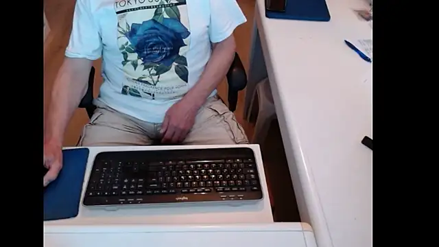 Snapshot of dutchpornking chatting on 06-03-26, 03:28 dutchpornking online show from 06-03-26, 03:28
