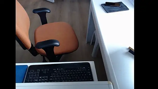 Snapshot of dutchpornking chatting on 04-14-26, 11:04 dutchpornking online show from 04-14-26, 11:04