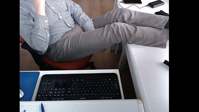 Snapshot of dutchpornking chatting on 05-06-26, 06:23 dutchpornking online show from 05-06-26, 06:23