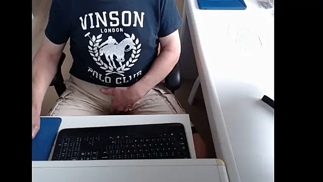 Snapshot of dutchpornking chatting on 06-02-26, 06:02 dutchpornking online show from 06-02-26, 06:02