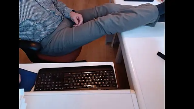 Snapshot of dutchpornking chatting on 05-11-26, 06:16 dutchpornking online show from 05-11-26, 06:16