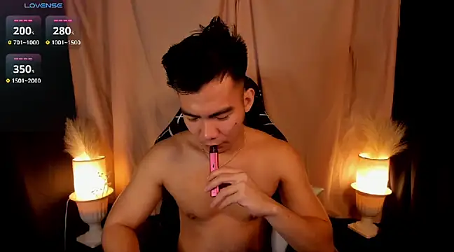 Snapshot of 000batman000 chatting on 02-20-25, 01:36 000batman000 online show from 02-20-25, 01:36