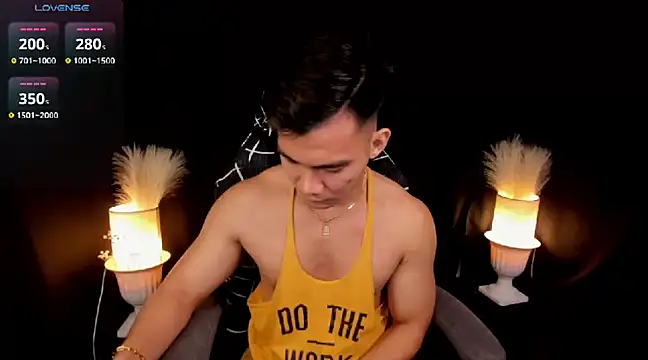 Snapshot of 000batman000 chatting on 03-07-25, 02:04 000batman000 online show from 03-07-25, 02:04