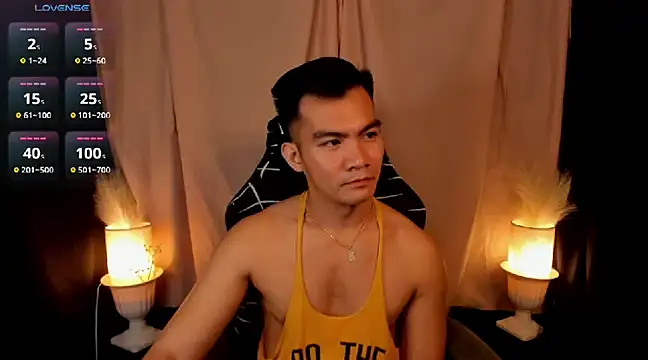 Snapshot of 000batman000 chatting on 02-19-25, 01:17 000batman000 online show from 02-19-25, 01:17