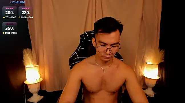 Snapshot of 000batman000 chatting on 02-17-25, 03:36 000batman000 online show from 02-17-25, 03:36