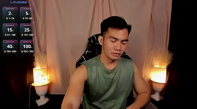 Snapshot of 000batman000 chatting on 02-13-25, 12:57 000batman000 online show from 02-13-25, 12:57