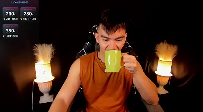 Snapshot of 000batman000 chatting on 03-05-25, 12:33 000batman000 online show from 03-05-25, 12:33