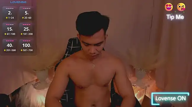 Snapshot of 000batman000 chatting on 12-07-24, 02:25 000batman000 online show from 12-07-24, 02:25