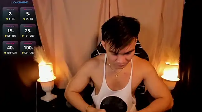 Snapshot of 000batman000 chatting on 02-21-25, 10:28 000batman000 online show from 02-21-25, 10:28