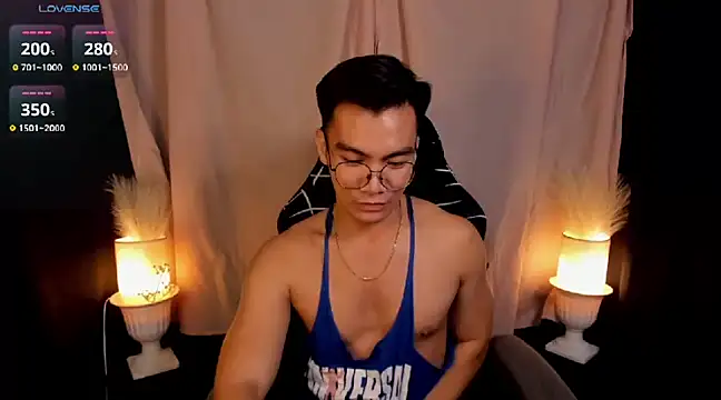 Snapshot of 000batman000 chatting on 02-07-25, 04:14 000batman000 online show from 02-07-25, 04:14