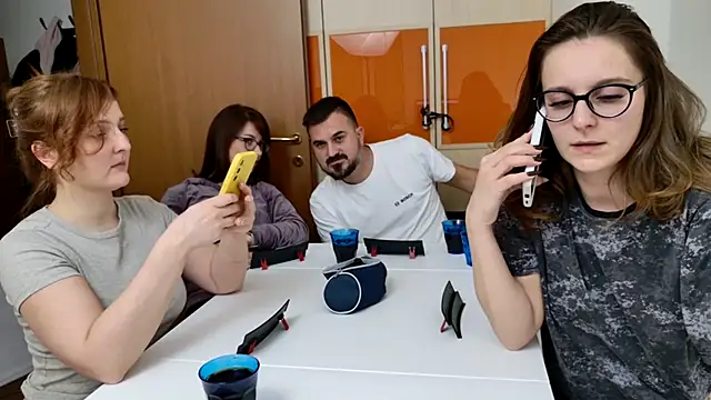 Snapshot of Tinas5 chatting on 11-28-25, 08:42 Tinas5 online show from 11-28-25, 08:42