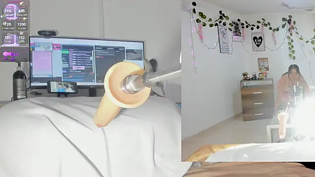 Snapshot of sofi_velez chatting on 11-22-25, 05:23 sofi velez online show from 11-22-25, 05:23