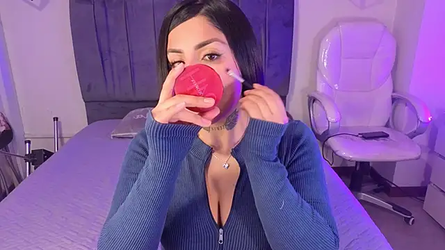 Snapshot of Catalinaa_martinez chatting on 11-28-25, 03:17 Catalinaa martinez online show from 11-28-25, 03:17