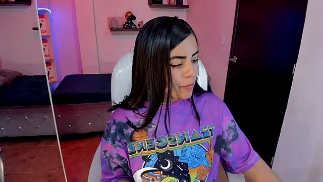 Snapshot of Catalinaa_martinez chatting on 02-21-25, 08:38 Catalinaa martinez online show from 02-21-25, 08:38