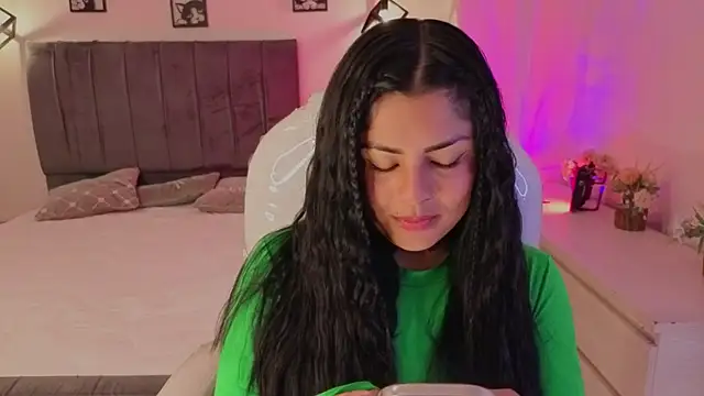 Snapshot of Catalinaa_martinez chatting on 11-15-25, 03:21 Catalinaa martinez online show from 11-15-25, 03:21