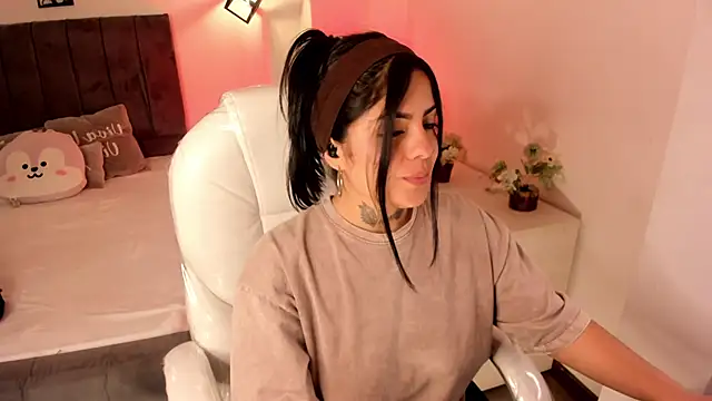 Snapshot of Catalinaa_martinez chatting on 10-01-25, 03:11 Catalinaa martinez online show from 10-01-25, 03:11