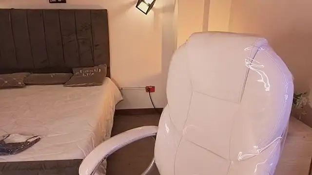 Snapshot of Catalinaa_martinez chatting on 11-16-25, 03:22 Catalinaa martinez online show from 11-16-25, 03:22