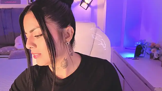 Snapshot of Catalinaa_martinez chatting on 10-26-25, 12:33 Catalinaa martinez online show from 10-26-25, 12:33