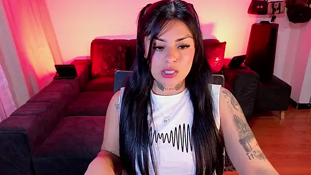 Snapshot of Catalinaa_martinez chatting on 12-18-25, 09:40 Catalinaa martinez online show from 12-18-25, 09:40
