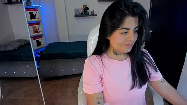 Snapshot of Catalinaa_martinez chatting on 02-15-25, 08:45 Catalinaa martinez online show from 02-15-25, 08:45