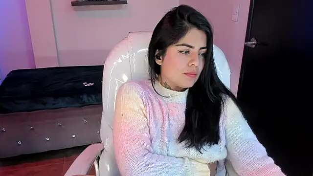 Snapshot of Catalinaa_martinez chatting on 02-25-25, 09:15 Catalinaa martinez online show from 02-25-25, 09:15