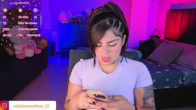Snapshot of Catalinaa_martinez chatting on 05-15-26, 02:20 Catalinaa martinez online show from 05-15-26, 02:20