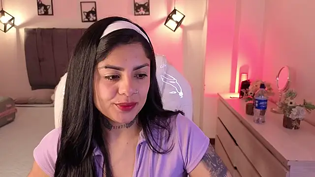 Snapshot of Catalinaa_martinez chatting on 10-11-25, 03:40 Catalinaa martinez online show from 10-11-25, 03:40